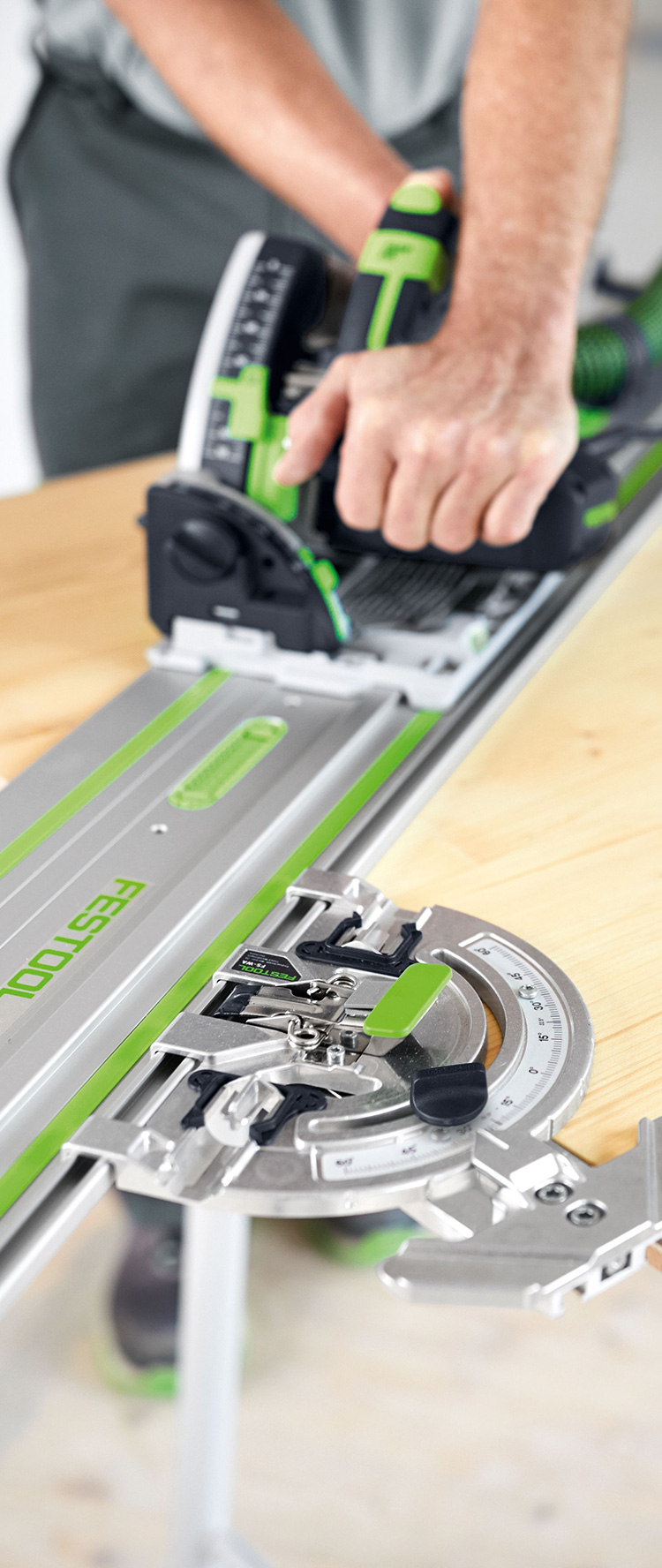 Guide rail with compound mitre saw